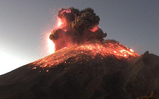 Ceniza del Popocatépetl se dispersa por tres kilómetros