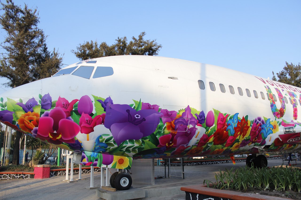 La lectura ‘aterriza’ en Iztapalapa; inauguran avión-biblioteca