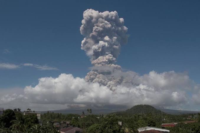 Alerta en Filipinas tras actividad del volcán Taal