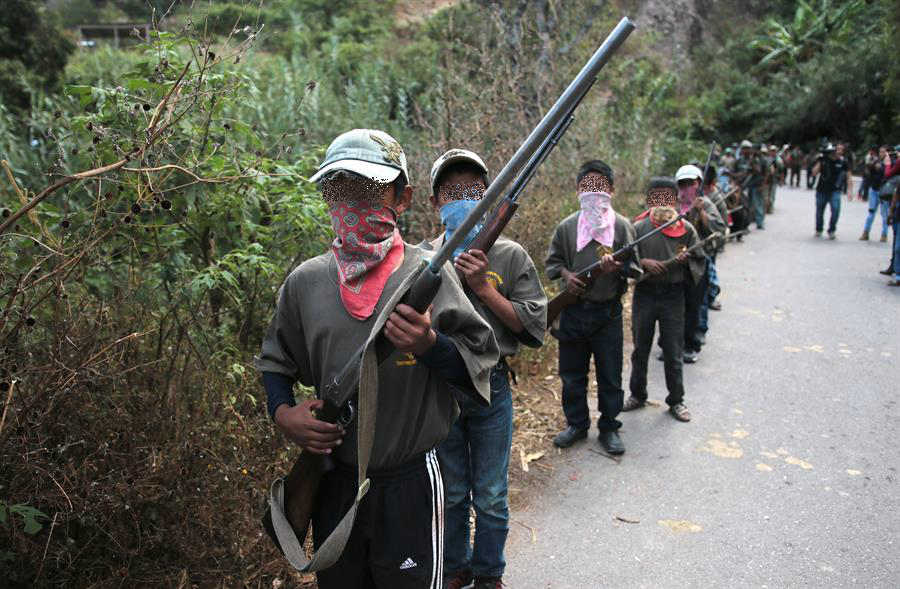Segob ya atiende caso de niños armados en Guerrero: AMLO