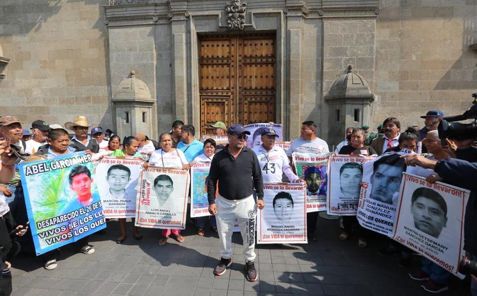 Ofrece AMLO protección a delatores del caso Ayotzinapa