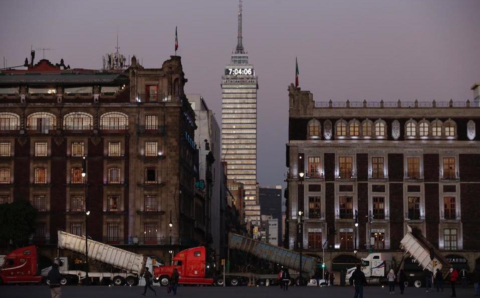 Transportistas bloquean el Zócalo de la CDMX