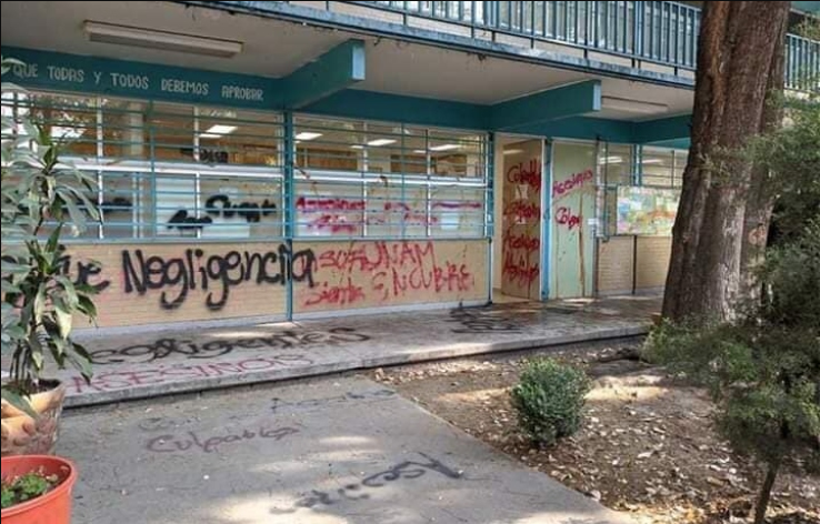 Tras muerte de alumno, vandalizan enfermería de CCH Azcapotzalco