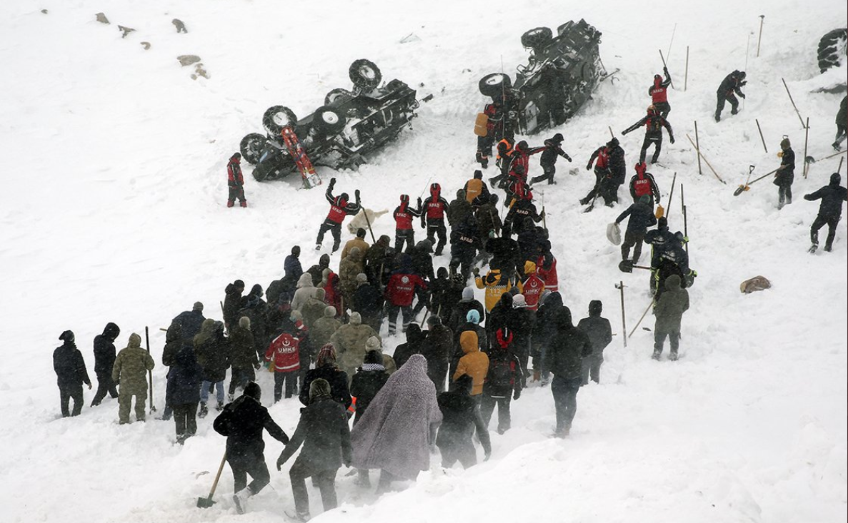 Avalancha en Turquía deja al menos 38 muertos