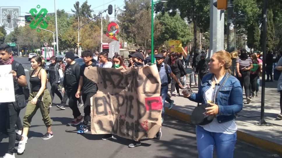 Estudiantes del CCH Azcapotzalco marchan a Rectoría de la UNAM