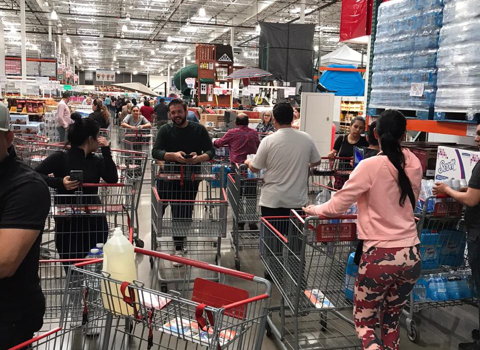Abunda el pánico en Culiacán, gente causa desabasto en farmacias y tiendas