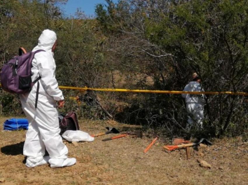 Localizan fosa clandestina con diez cadáveres en Michoacán