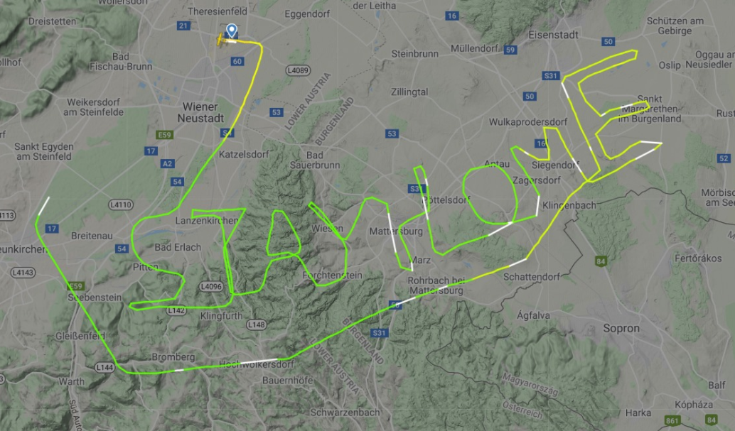 piloto austrañiano escribe mensaje en el cielo por coronavirus