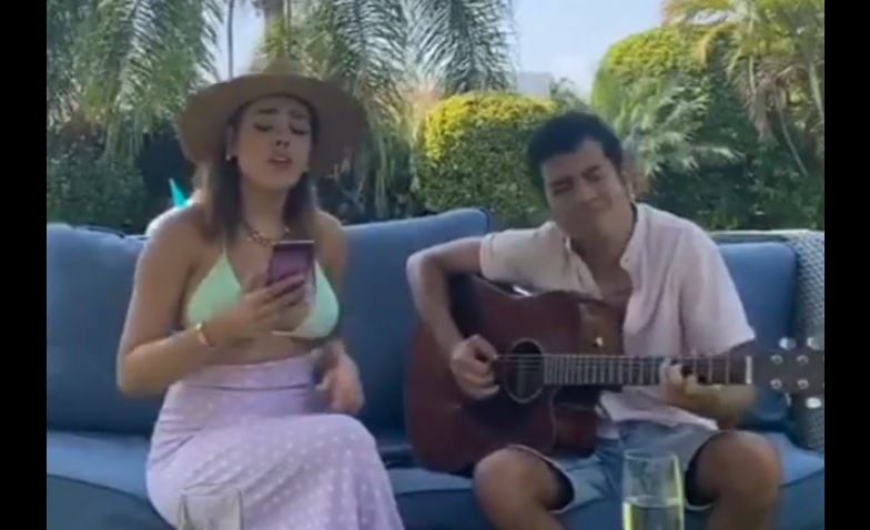Danna Paola canta ‘Mundo de Caramelo’ y conmueve en redes sociales