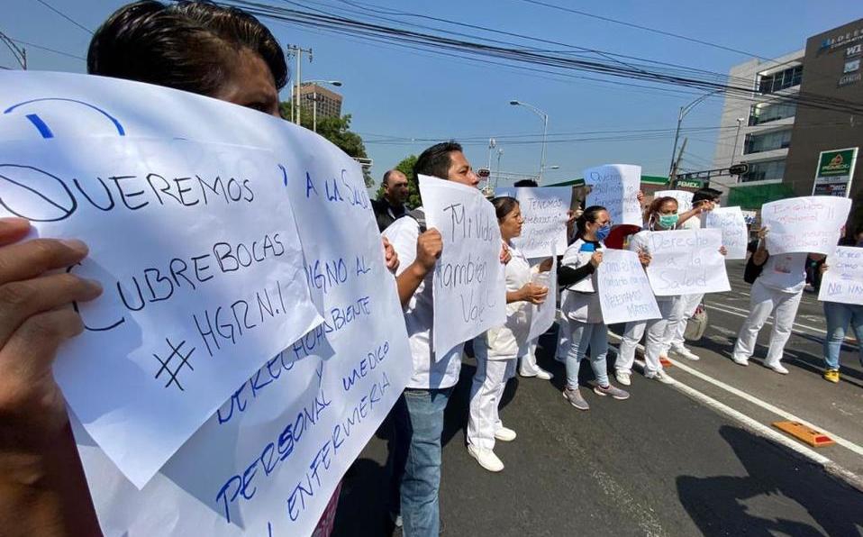 Médicos del IMSS bloquean avenida Xola; exigen equipo y protocolos ante el Covid-19