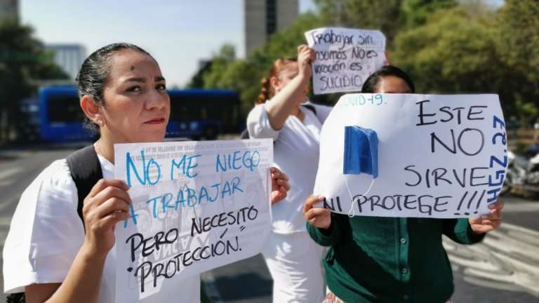 Personal del IMSS bloquea Eje Central para exigir insumos ante Covid-19