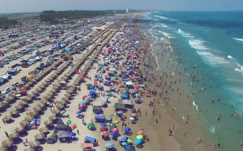 Cierran playa Miramar en Tamaulipas para evitar contagio entre turistas
