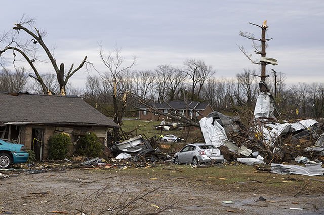 Tornados arransan Tennessee; se reportan al menos 19 muertos