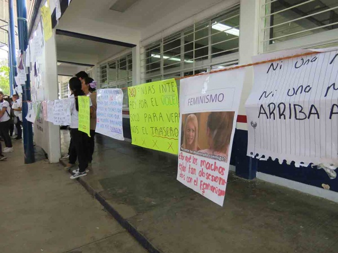 Alumnas de Chiapas denuncian a sus maestros por acoso sexual