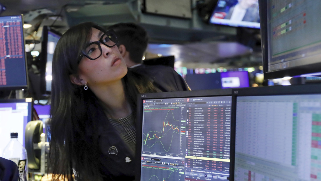 Wall Street se hunde cae 7% en apertura; se paralizan operaciones 15 minutos