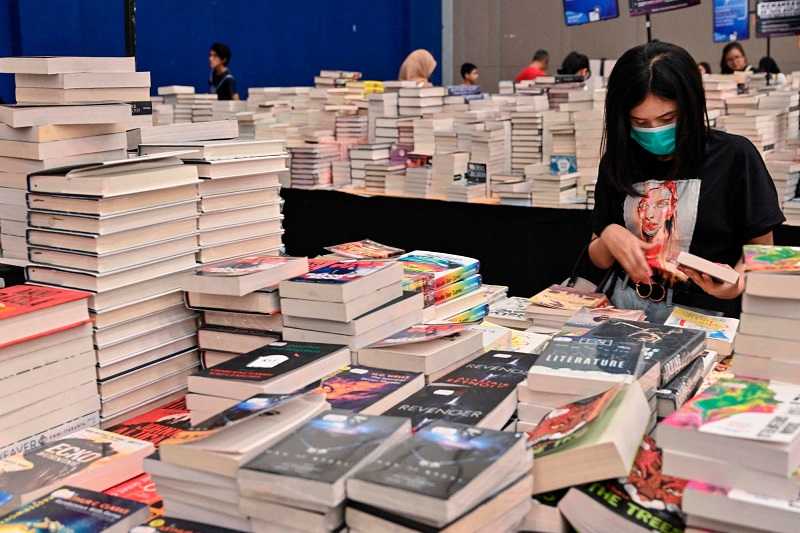 TEXTOS EN LIBERTAD: Crisis de libreros, a medio siglo de que abrió la Gandhi