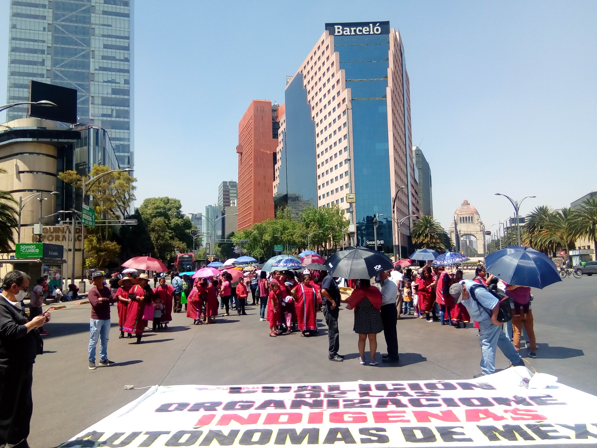 Pese al coronavirus, organizaciones indígenas marchan al Zócalo