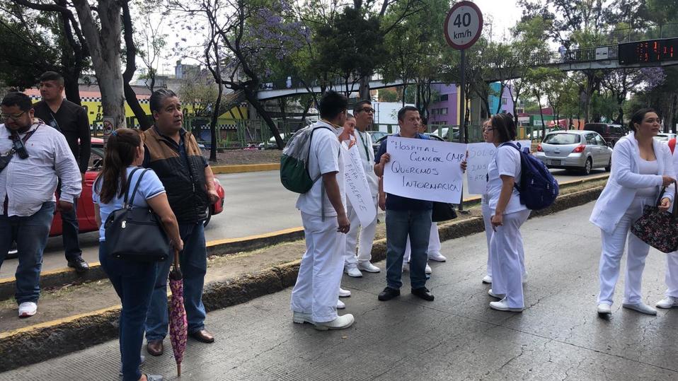 Médicos de La Raza también protestan por falta de insumos ante el Covid-19