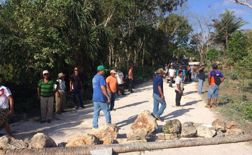 Pobladores de Bacalar bloquean vías de accesos para evitar propagación de coronavirus