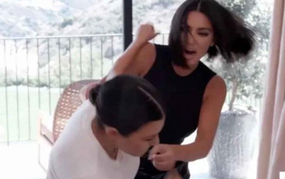 Kim y Kourtney Kardashian pelean a golpes