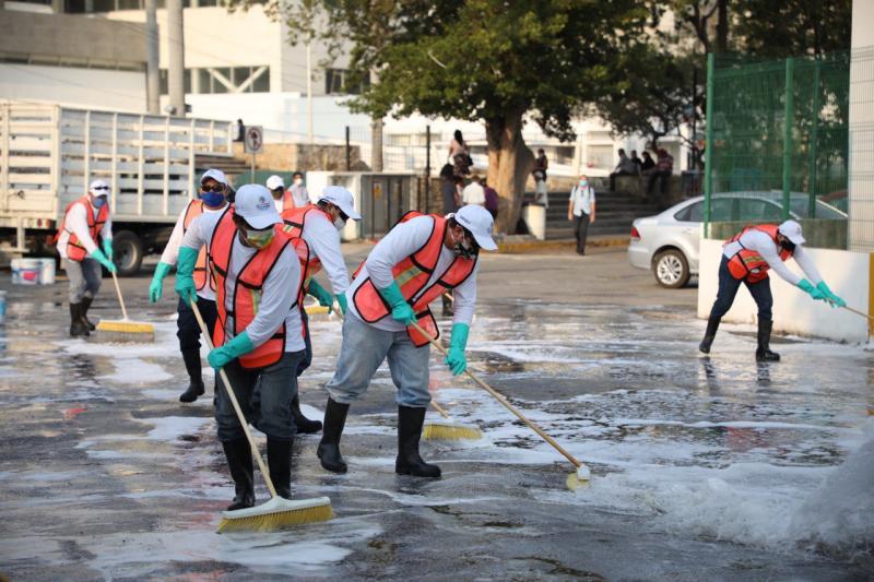 Gobierno de Yucatán y Cemex se unen para desinfectar accesos a hospitales públicos