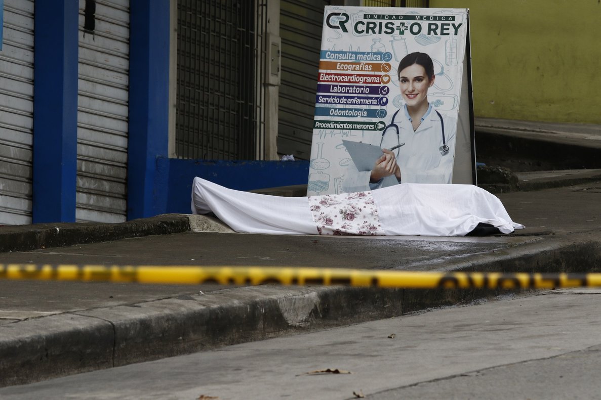 El gobierno de Ecuador confirma más de 6,700 muertes en 15 días en la provincia de Guayas