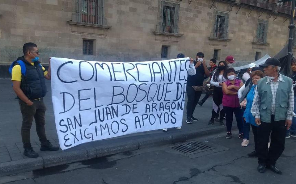 Comerciantes del bosque de Aragón protestan en Palacio Nacional