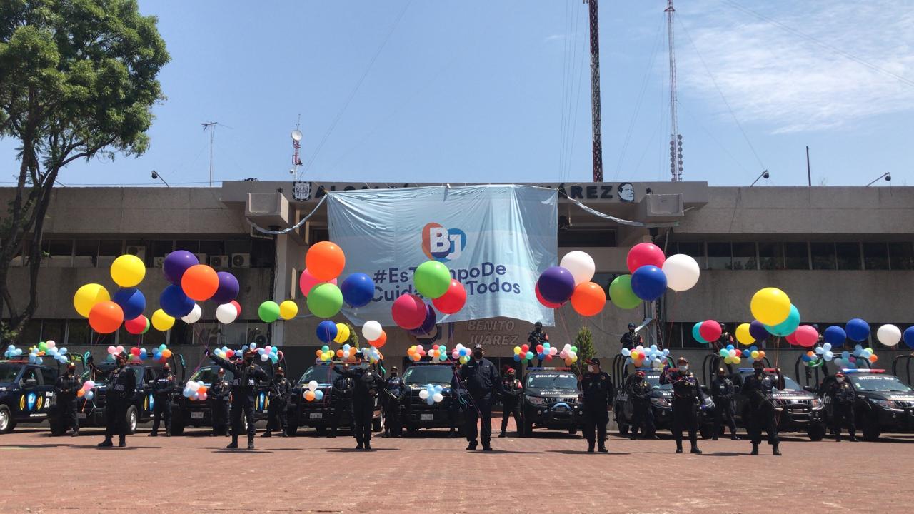 Con globos y botargas, policías de la Benito Juárez celebran el Día del Niño