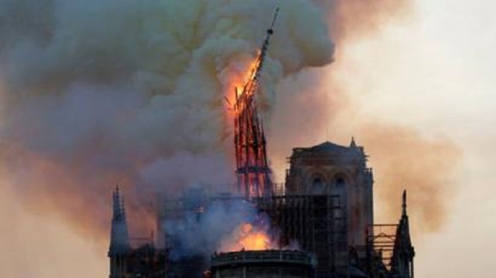 TEXTOS EN LIBERTAD: A un año de la catedral en llamas