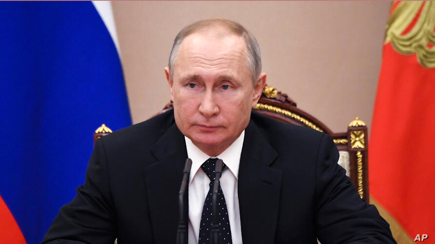 Putin ordena vuelta al trabajo pese aumento de fallecimientos