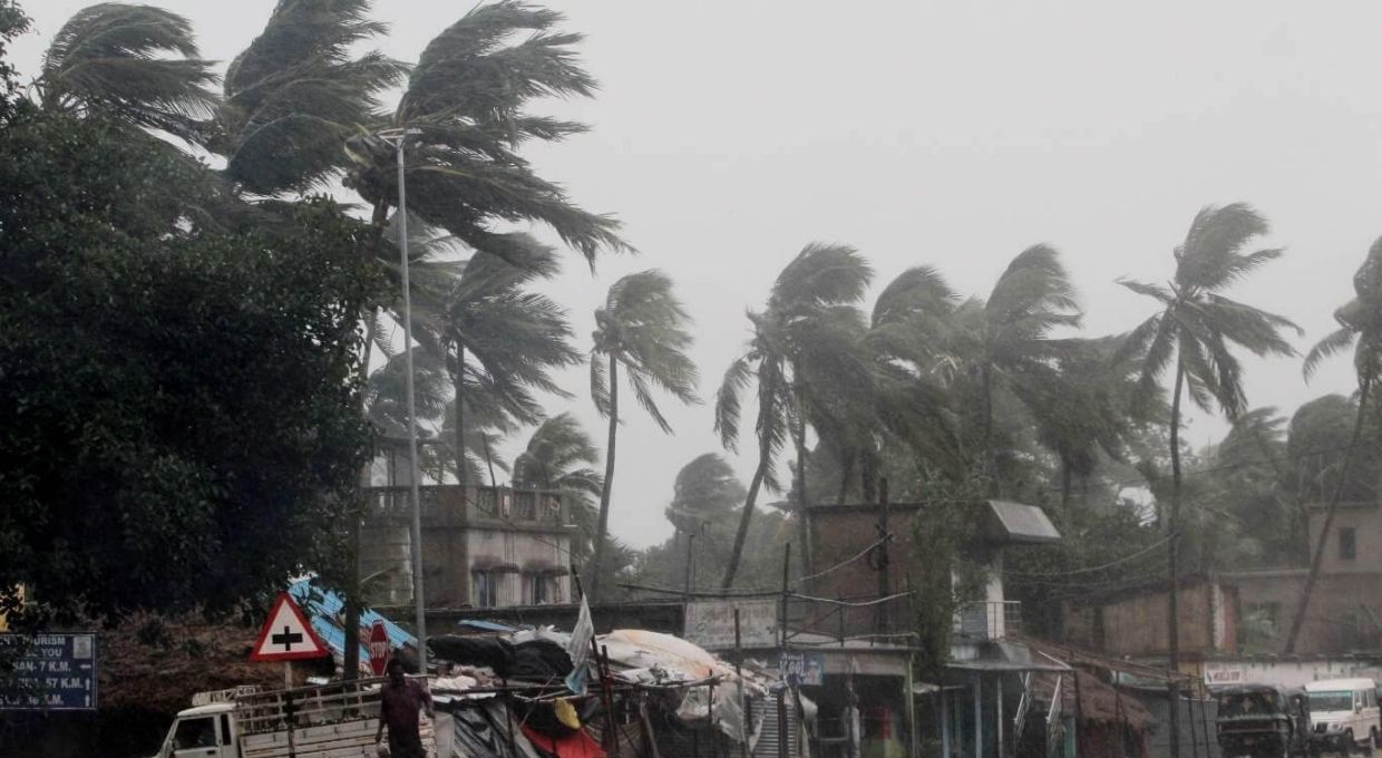 Ciclón golpea India y Bangladesh
