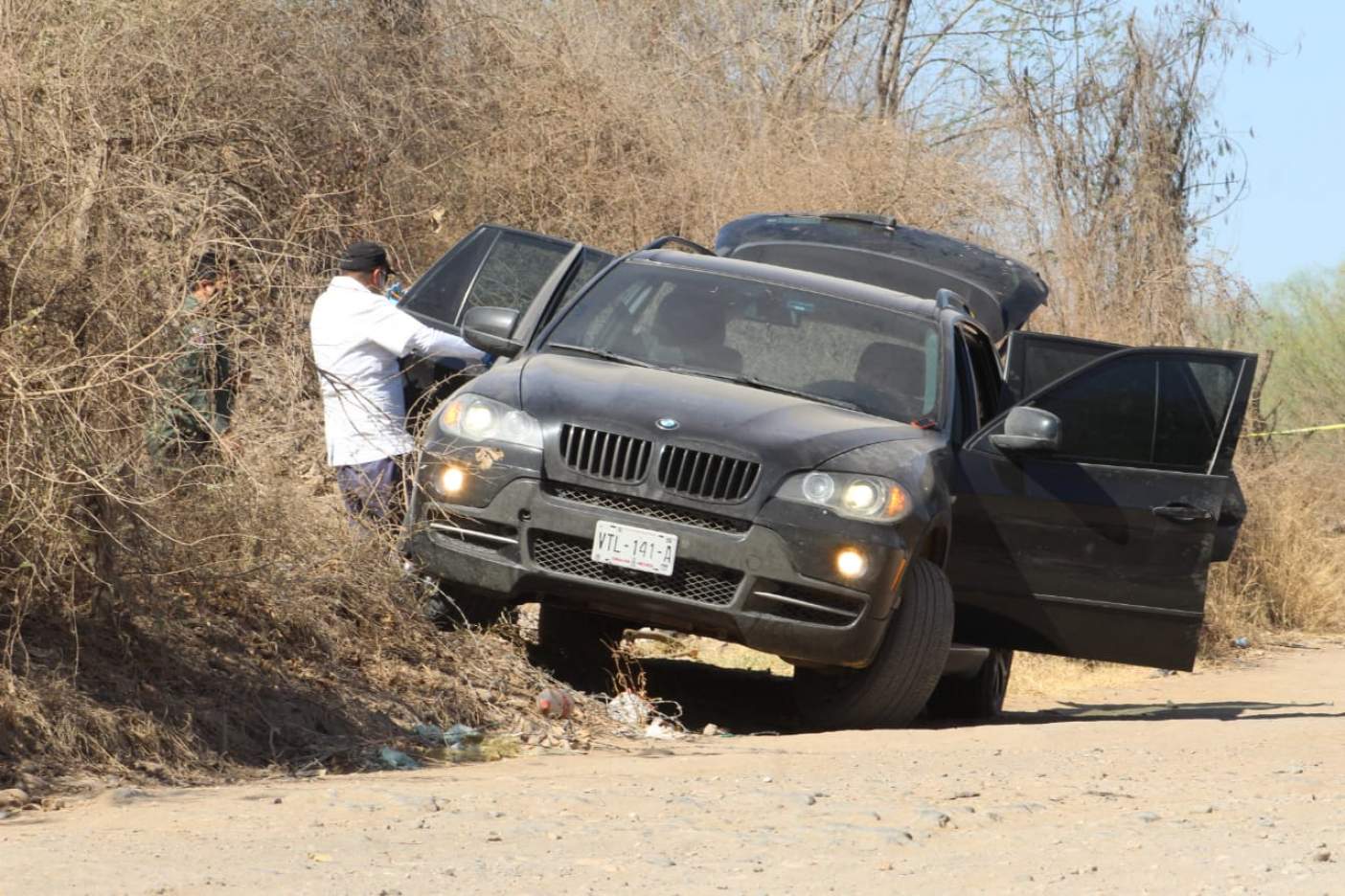 Hallan tres muertos dentro de camioneta en Culiacán