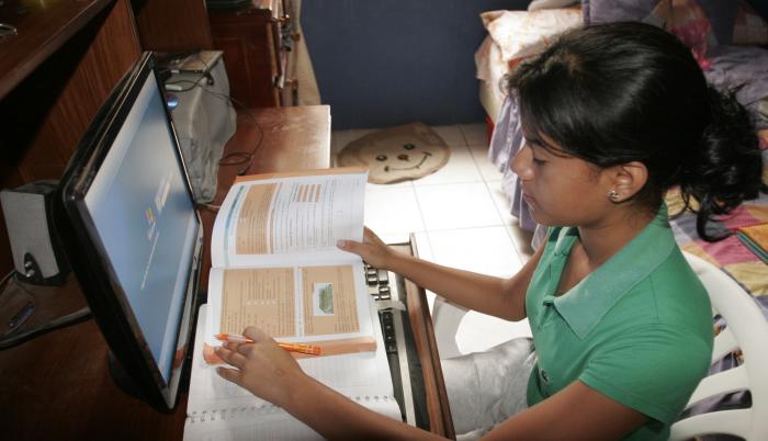 Darán becas a estudiantes en Sonora para que accedan a redes de Internet