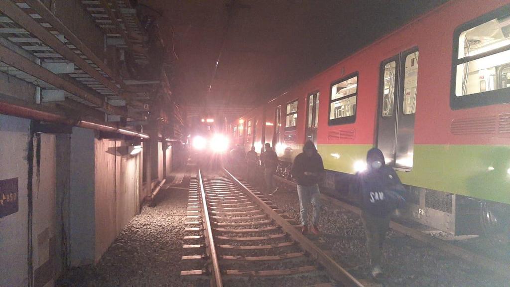 Caos en la Línea 12: suspenden servicio en el Metro Culhuacán