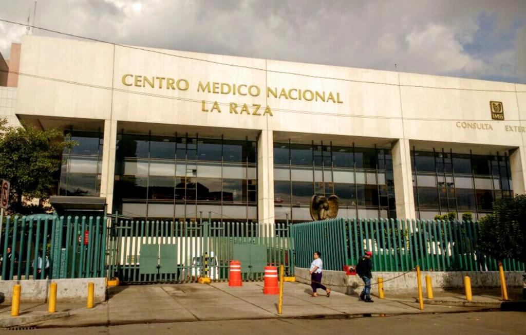 Hombre con síntomas de Covid-19 fallece afuera del Hospital La Raza