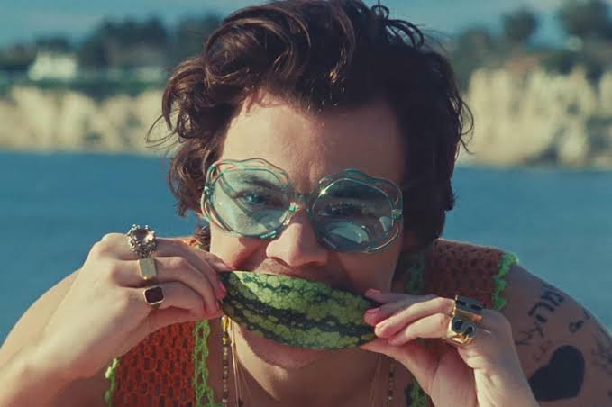 Harry Styles estrena video de ‘Watermelon Sugar’