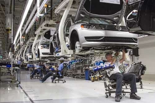 Industria automotriz espera reiniciar operaciones este miércoles