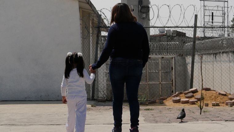 Proteger a menores que acompañan a sus madres en centros de reclusión, demandan en el Senado
