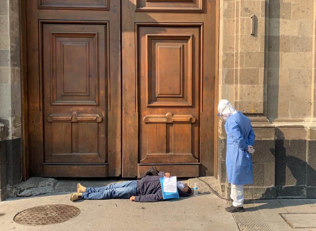 Hombre con sospecha de Covid-19 protesta en Palacio Nacional