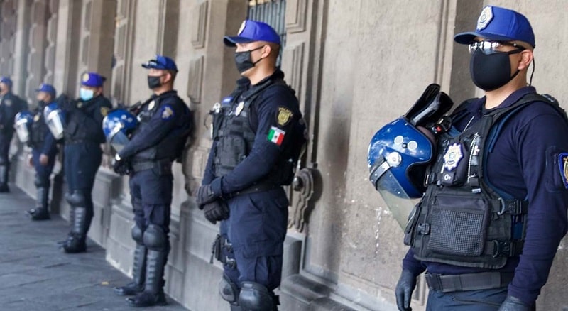 CIRCUITO  CERRADO: Policías de la CDMX en el puro atraco