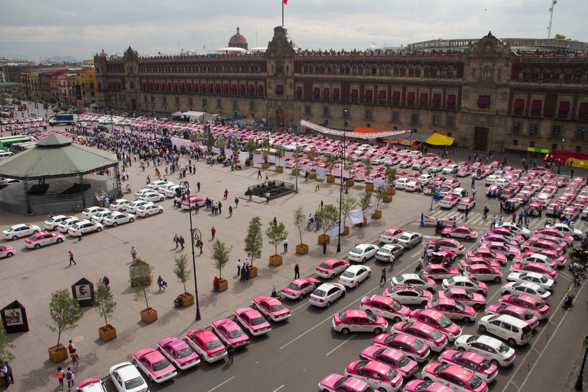 Taxistas anuncian movilización hacia el Zócalo para este jueves