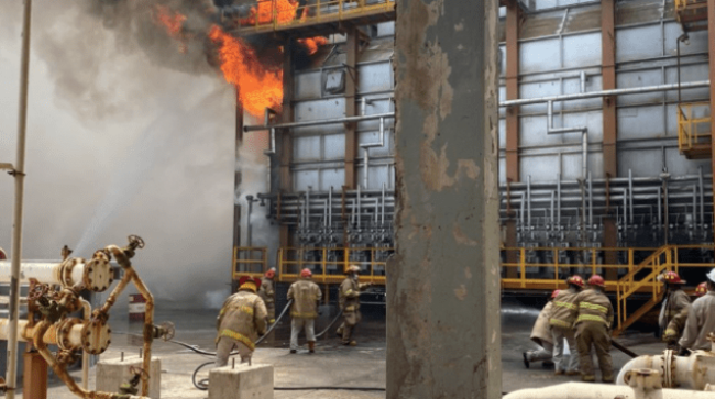 Se registra incendio de refinería en Salina Cruz, Oaxaca, tras sismo