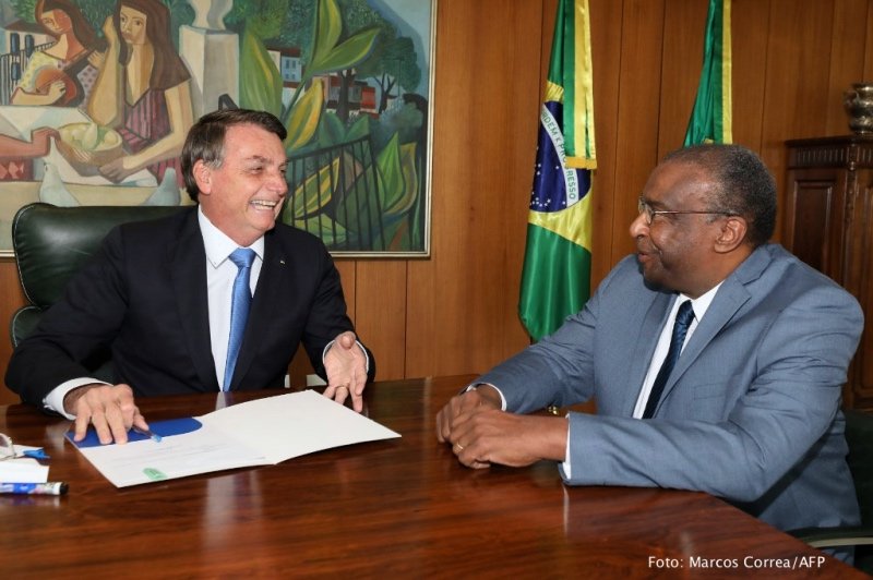 Acusan al nuevo ministro de Educación de Brasil de mentir en su currículum