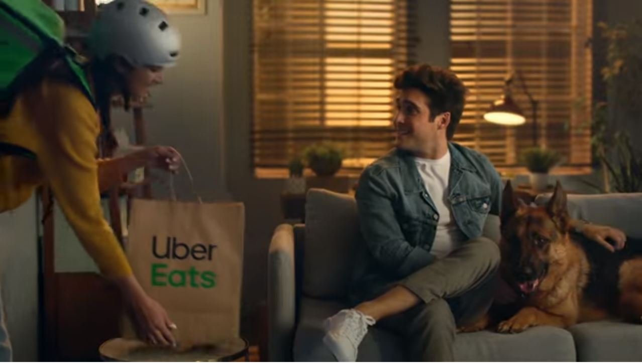 Diego Boneta y Martha Higareda piden cena a Uber Eats