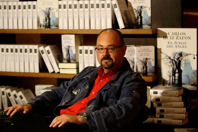 Carlos Ruiz Zafón, autor de “La sombra del viento”, fallece a los 55 años