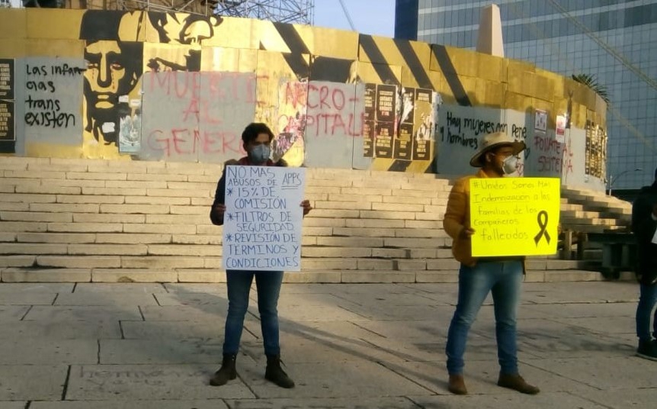 Conductores de Uber y DiDi protestan en Reforma; prevén marcha al Zócalo