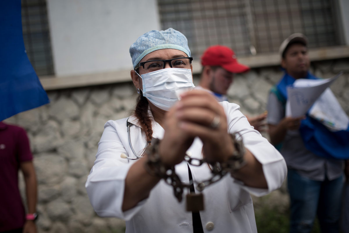 Despiden a médicos que criticaron manejo de la crisis en Nicaragua
