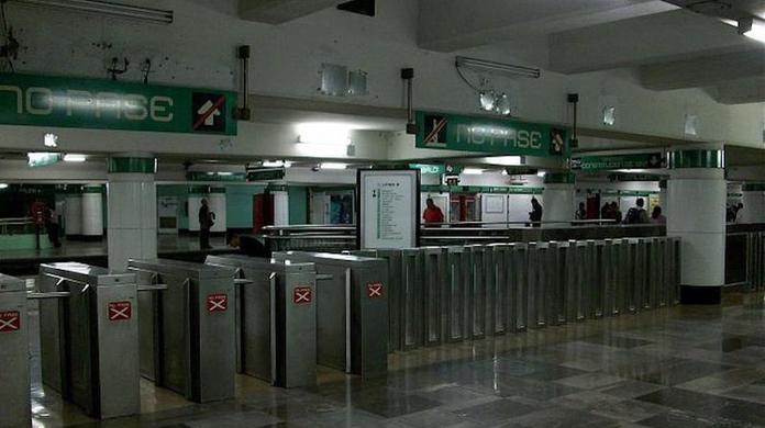 Hombre de la 3era edad fallece en el Metro San Juan de Letrán por posible Covid-19