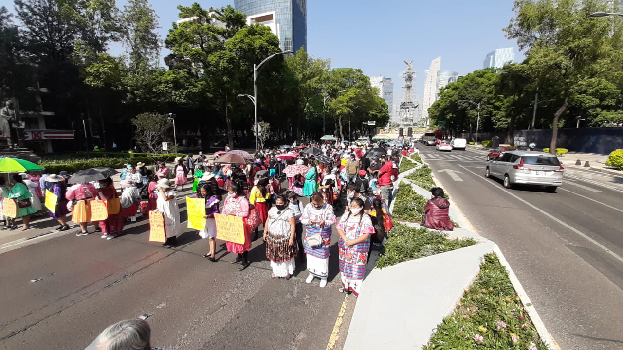 Artesanos indígenas marchan al Zócalo de la CDMX; exigen apoyos