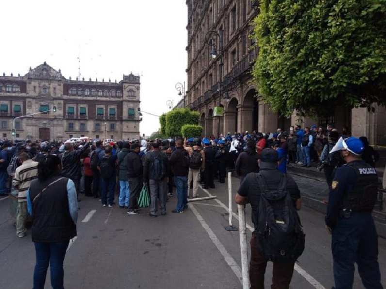 Policías realizan bloqueos en la zona centro de CDMX; exigen el pago de bonos y retroactivos